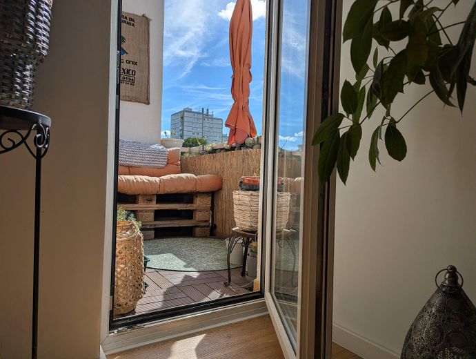 | Solide Rendite Nahe MIRA | Intelligenter 4-Zimmer-Schnitt mit Sonnenausrichtung | – Balkon