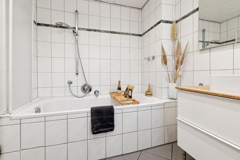 Bad mit Badewanne Tageslicht