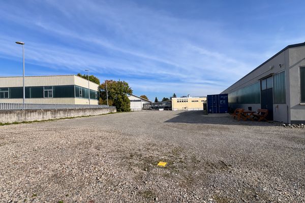 Freifläche geschottert 1500qm (belastbar 40t) & 40qm Büro - PROVISIONSFREI!