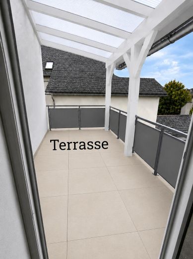 Exklusiv sanierte 3-Zimmer-Küche-Bad-Wohnung mit großer Terrasse, und hochwertiger Ausstattung – Terasse