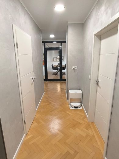 Exklusive-Top-Stadtwohnung über den Dächern von Saarbrücken – Flur