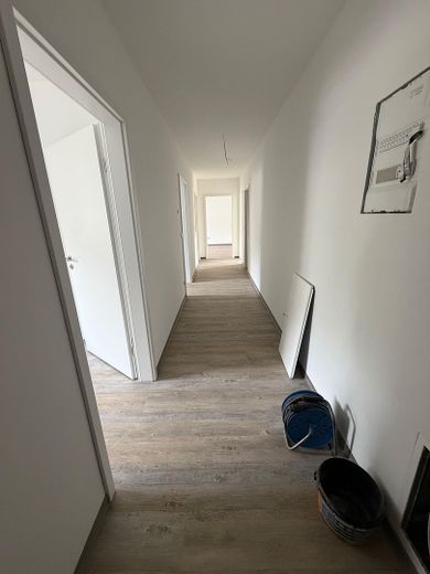Newly renovated & quietly located – 3 rooms with balcony and lovely views – Flurbereich
