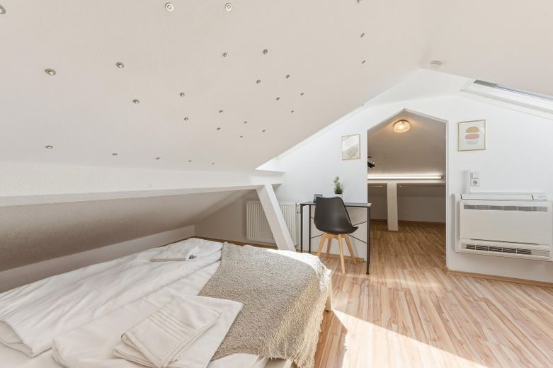 Charmante 4,5-Zimmer Dachgeschosswohnung – Schlfzimmer 1