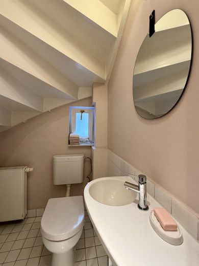 Liebevol moderniseerde rijwoning in Bremer stijl in Bremen, Hastedt – Gäste-WC Souterrain