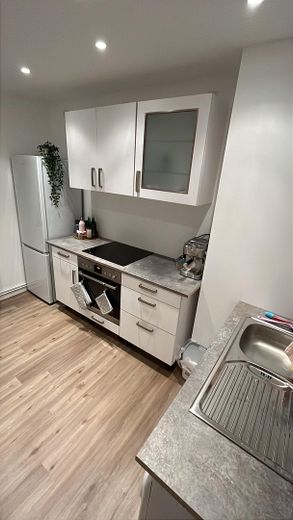 List, recién renovado, 2 habitaciones/balcón a partir del 01.09. o más tarde – Foto 3