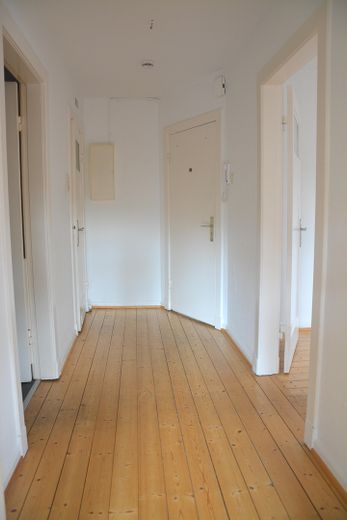 2,5-Zimmer-Dachgeschoss-Wohnung – Flur mit Eingangsbereich