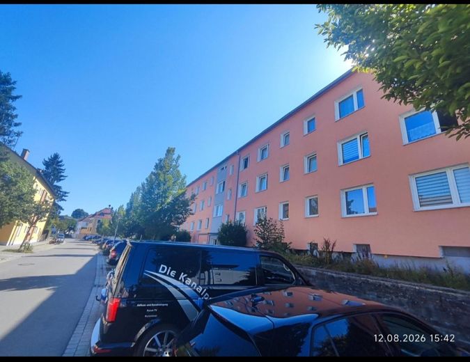 Investment property in Neuburg – approx. 4.53% gross rental yield – commission-free from private owner – Außenansicht re.