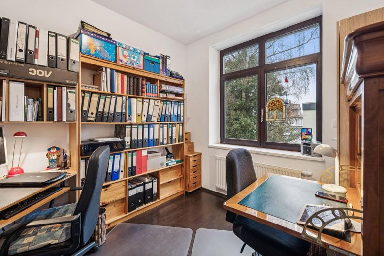 Ein-/Zweifamilien Stadthaus am Weinberg kernsaniert, vielseitig nutzbar, freistehend – Arbeitszimmer OG