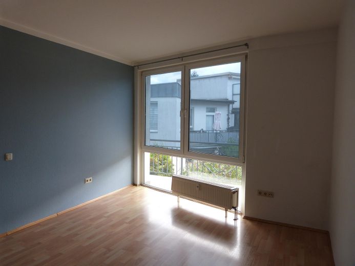 3-Zimmer Wohnung in Neuss befristet für 24 Monate zu vermieten – Schlafzimmer
