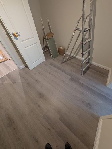 Erstbezug! Neue 2,5-Zi Wohnung in Toplage von Rüdesheim mit Einbauküche & Terrasse – Halbes Zimmer