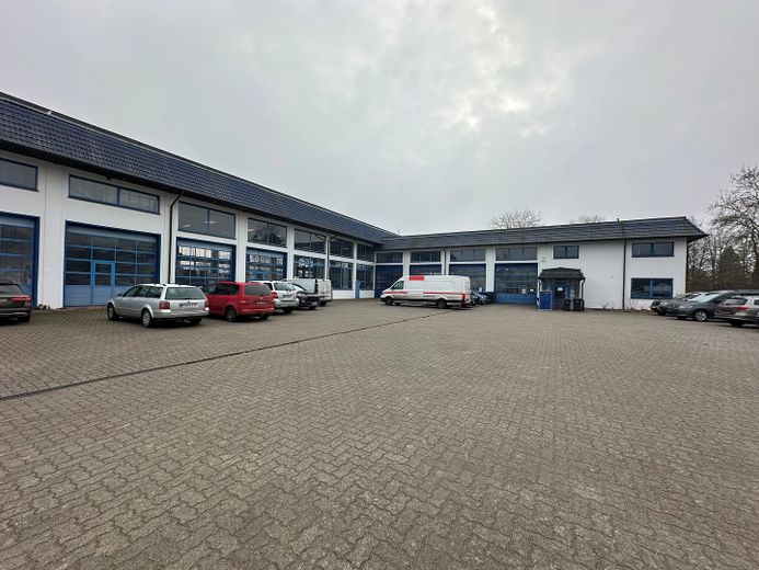 Parchim - 1.300m² Produktions- und Lagerhalle (teilbar ab 200m²) sowie 16.000m² Freifläche verfügbar – Foto 1