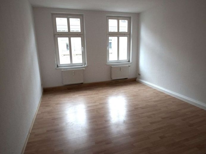 2-Zimmer-Wohnung in Lindenau, Laminat, Badewanne – Foto 1
