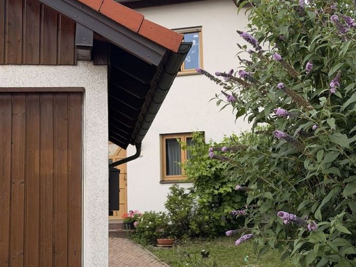 Neuwertiges Massiv-EFH mit Keller, Bj 1999, in begehrter LAGE- Scheuerfeld, vermietet – Foto 1