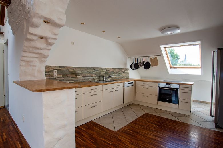 Exklusive Dachgeschosswohnung mit Dachterrasse, Empore und Altbaucharme – Foto 7