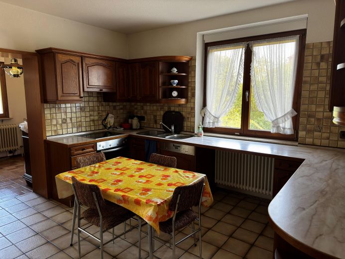 Ek yapılaşma imkânına sahip geniş arsada villa tarzı müstakil ev – Küche