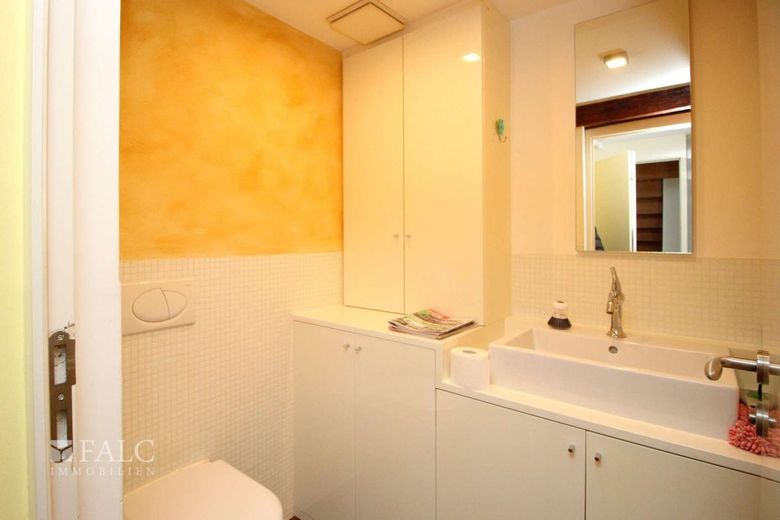 Mehrfamilienhaus plus Gewerbeeinheit – OG2-WC