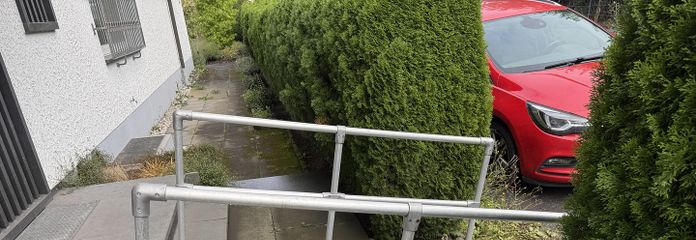 Fahrstuhlrampe zum Eingang