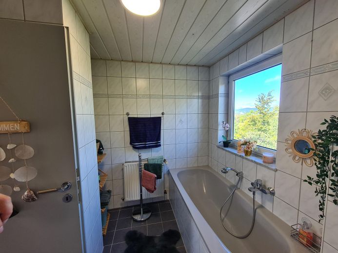 Balkonlu, otoparklı ve yeni doğalgaz kat kaloriferli 3 odalı daire | 50,90 m² – Badezimmer.