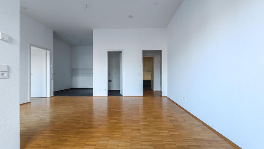 Hochwertig sanierte 2-Zimmer-Wohnung im historischen Ensemble - Seenähe, Balkon & Aufzug – Wohnung A09 - Wohnzimmer 4