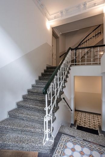 Bellissimo appartamento d'epoca in Ulmenstraße presso Stadtpark - da privato – Treppenhaus mit Stilelementen