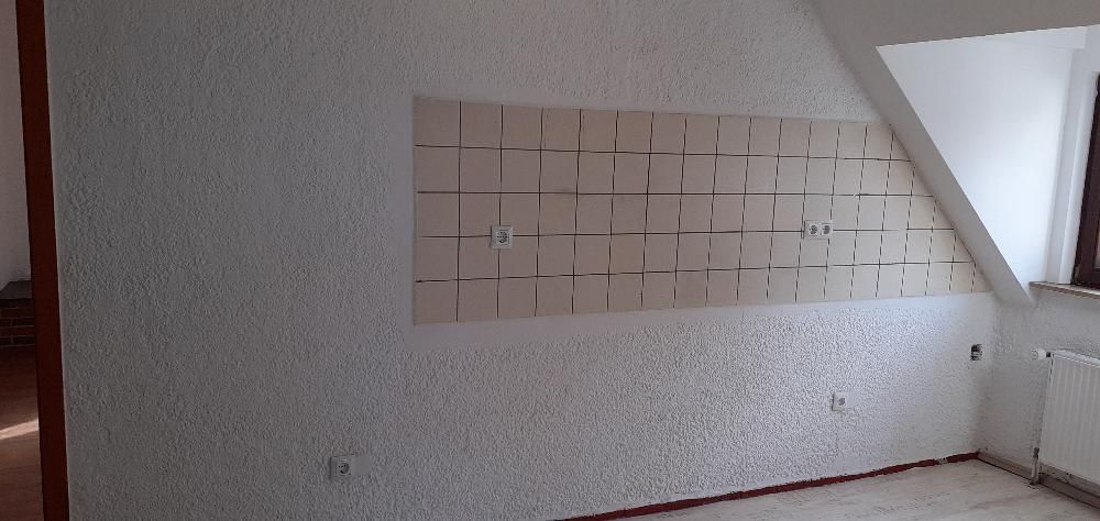 Gemütliche, helle 3 Zimmer Dachgeschosswohnung, zentral in Mz-Ebersheim – Küche 2