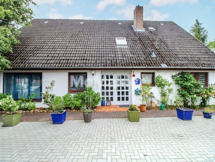Ampia casa con appartamento indipendente a Erfde – Foto 1