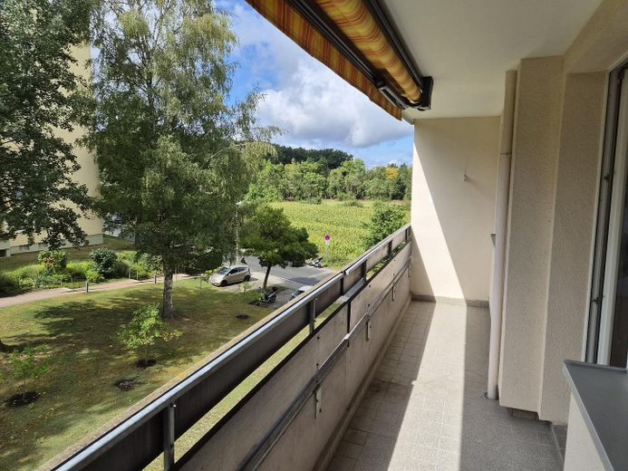 Erlangen-Frauenaurach’ta ankastre mutfaklı, yeni yenilenmiş 2 odalı daire – Balkon Bild 1