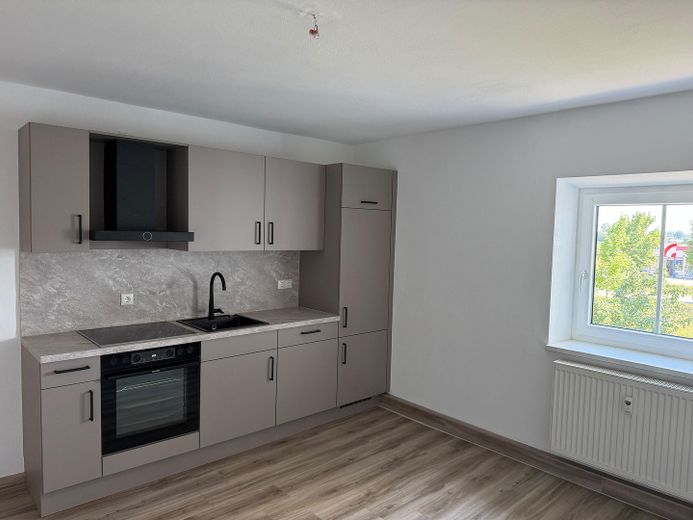 Light-filled and newly renovated 1.5-room apartment with terrace and fitted kitchen - No. 12 – Wohnküche