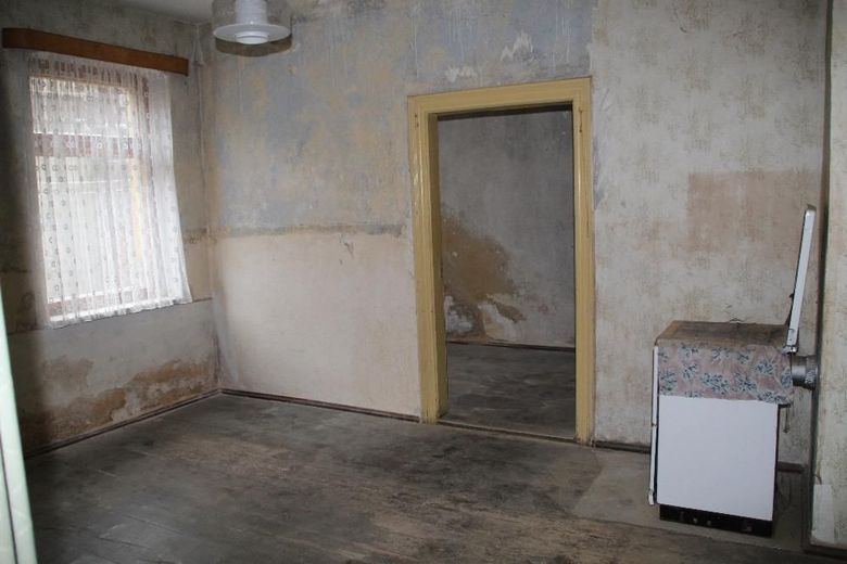 IMMOBILIE MIT POTENTIAL - 2-3-FAMILIEN-RH IN ELSTERBERG - PROV.-FREI – Bild 9