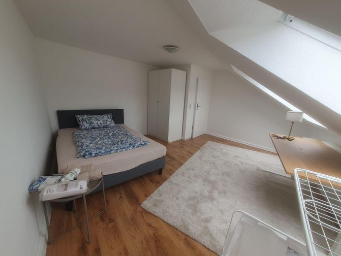 Möbliertes WG-Zimmer in top Lage – einfach einziehen! (Mittelstraße, DG-Maisionette) – Zimmer 3