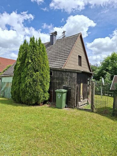 Small House for DIY Enthusiasts – Photo 4