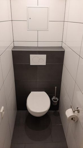 Voll vermietetes Mehrfamilienhaus mit stabilem Cashflow und Entwicklungspotenzial in Krefeld – EG WC