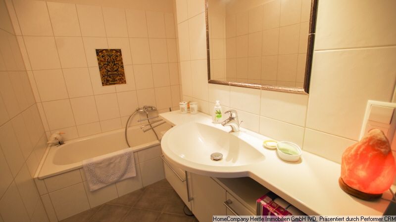 Spacieuse maisonnette au design loft très lumineux et ouvert, avec grand balcon ainsi qu’un mobilier vintage élégant, pour 3 à 12 mois à proximité immédiate du Lorettoberg, dans le quartier de Wiehre à Fribourg – 4c1308dd452f7db3eb3bc438498b02607a3350bf.jpg