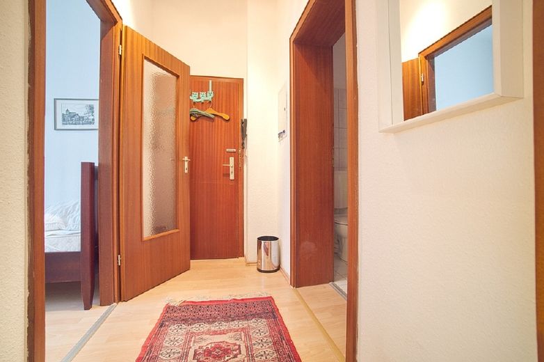 Kompletnie umeblowane mieszkanie z podłogą laminowaną, boczna uliczka w Rüttenscheid – 3f08f42e74041c7098106964aff54021cc8be0de.jpg