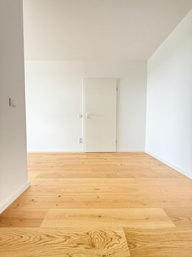 FREI Wunderschöne 1,5-Zi-Whg mit großem Balkon – Blick von Schlafbereich