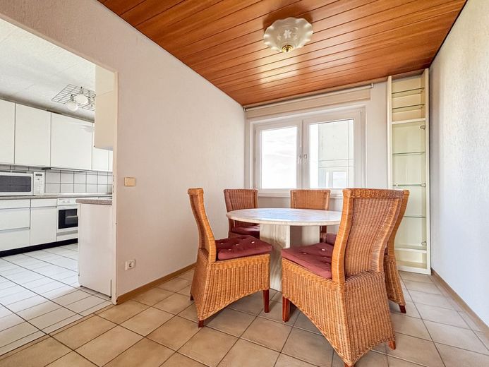 Lichtdurchflutetes Wohnen mit Weitblick: Großzügige 3,5 Zimmer-Wohnung mit Sonnenbalkon in Mainz – Esszimmer