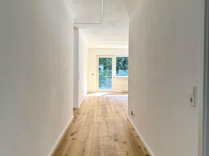 Moderne 3-Zimmer-Wohnung am Bodensee – mit Balkon & Gartenzugang – Flur