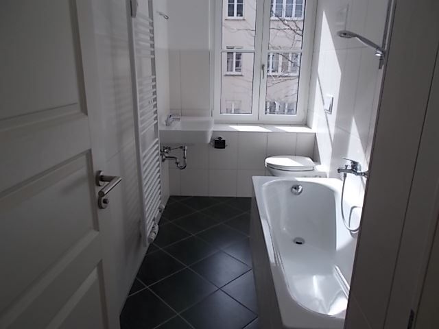 Großzügige 2-Zimmer mit Laminat und Wannenbad in guter Lage – DSCN1049
