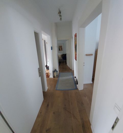 Sehr schönes 3 Fam.- Haus, große Balkone – OG Flur