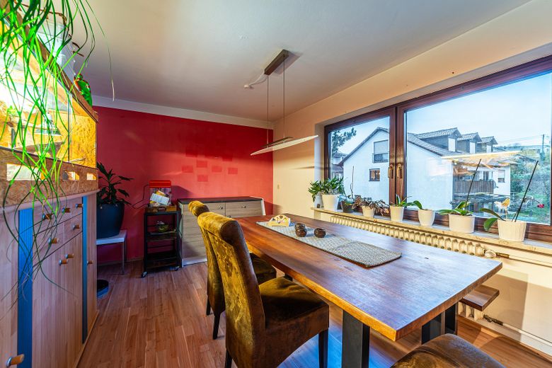 Zweifamilienhaus in Massivbau mit großem Garten in ruhiger Lage – OG Esszimmer