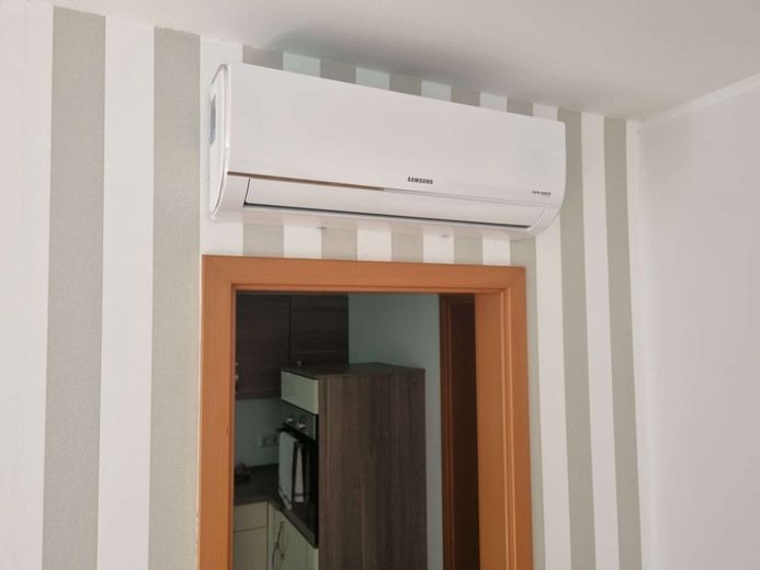 INVESTMENT: Modernisierte Zweizimmer Erdgeschosswohnung mit Klimaanlage – Klima in Wohnraum