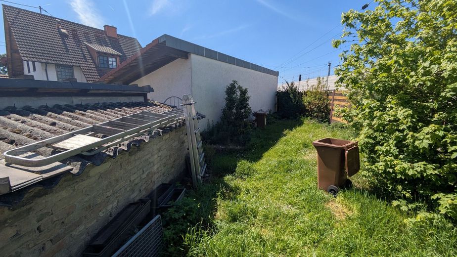 Gepflegtes Zweifamilienhaus mit großem Garten, Garagen und vielfältigen Nutzungsmöglichkeiten – Garten