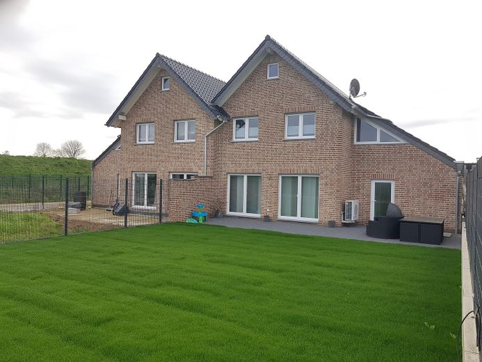 Rückansicht (vergl. Haus)