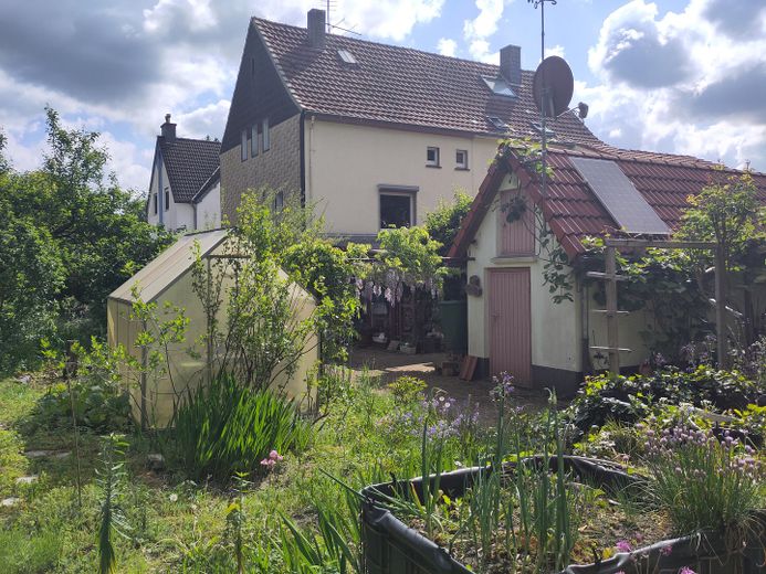Rückseite mit Gartenschuppen
