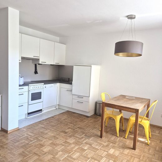 2-kamerappartement (gemeubileerd) met balkon en lift in Stuttgart-Noord / Centrum, nabij Milaneo – Essbereich und Küche