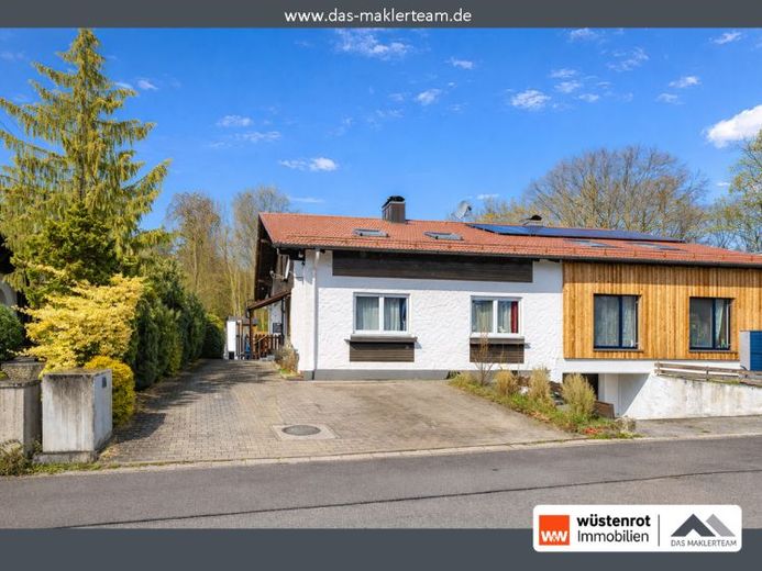 Doppelhaushälfte mit großzügiger Einliegerwohnung - Seltene Gelegenheit in bester Wohnlage – Foto 1