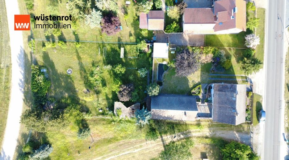 Gepflegtes Familienidyll mit großem Garten, Nebengelass und moderner Wärmepumpe – Luftbild