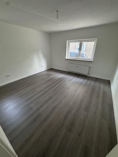 Renovierte 3,5 Zimmer EG Wohnung mit Garten – Schlafzimmer