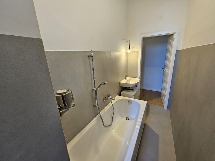 Erstbezug nach Sanierung: Stylische Zimmer in moderner 3er-WG in Berlin-Spandau! – Badezimmer