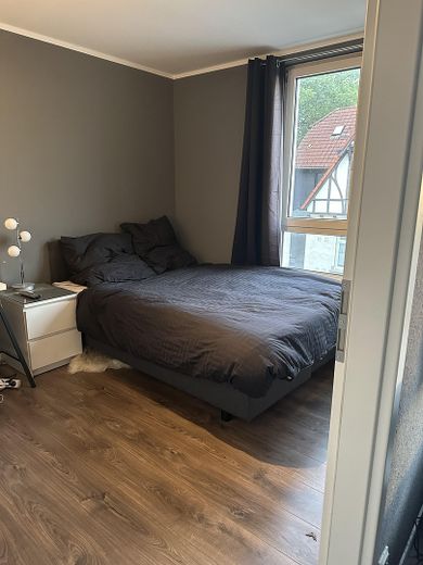 Luminoso apartamento de 2 habitaciones con amplia zona de estar y plaza de garaje subterráneo en Witten Annen – Schlafzimmer